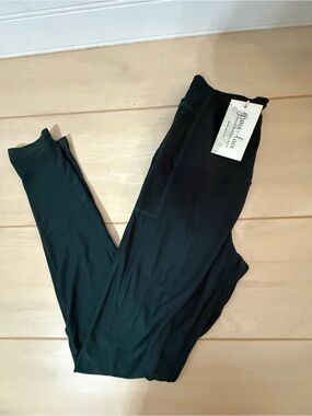 Grace and Lace  Leggings with Pockets NWT